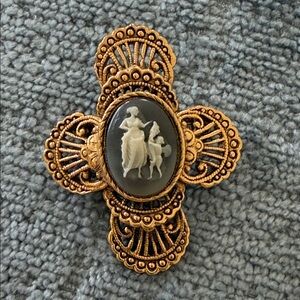 Vintage Cameo Gold Tone Brooch